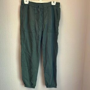 Gap size M green pants